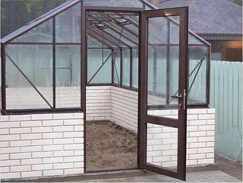 Поворотная дверь